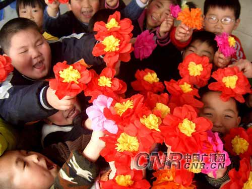 山东各地:三八妇女节里献出一片关爱[图文]