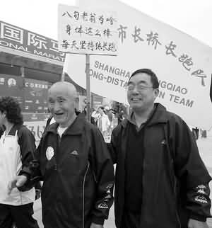 82岁老人参加马拉松(图)