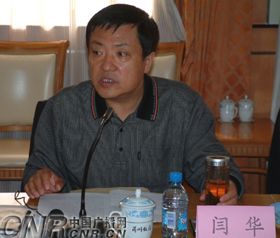 宁夏自治区经委副主任闫华介绍宁夏工业经济运行情况