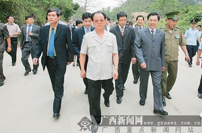 广西代表团抵达越南 曹伯纯会见越南谅山省委书记