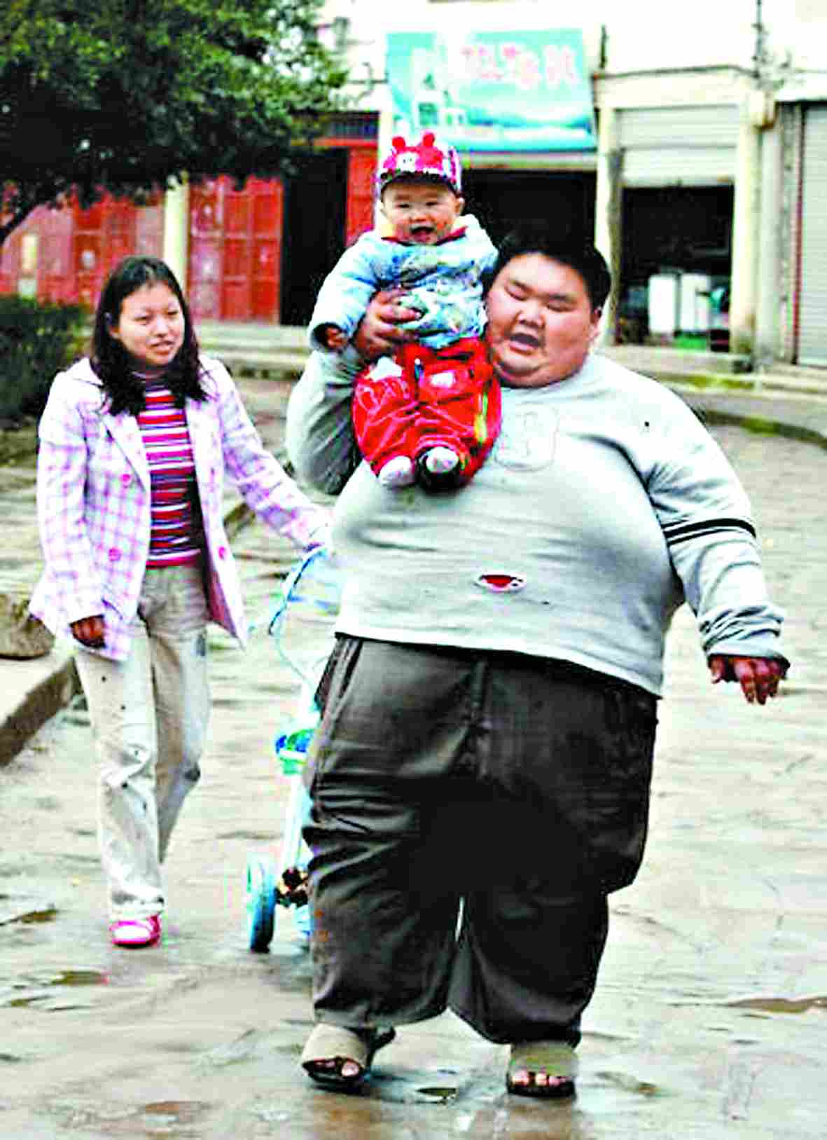 中国第一胖结婚1年增重百公斤