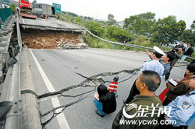 深汕高速桥梁坍塌