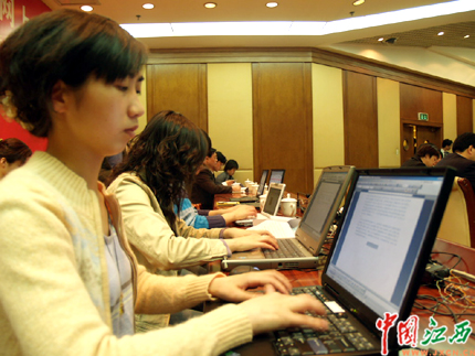 上海:网上办公 实现政府与社会零距离接触