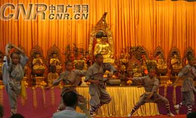 香港宝莲寺举办浴佛节庆祝佛祖诞辰2550年