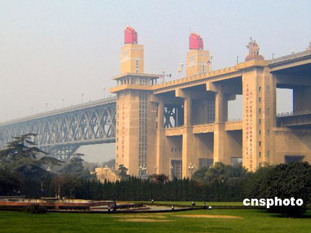 南京原副市长披露长江大桥炸桥争议始末