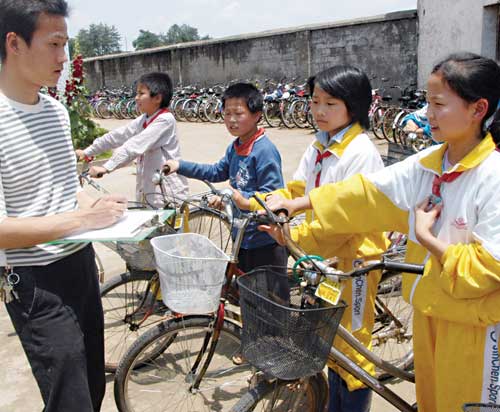 小学生考自行车驾照