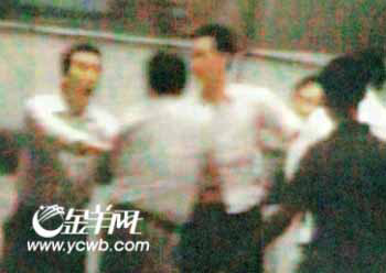 香港记者采访遭围殴深圳富华医院被封5人刑拘