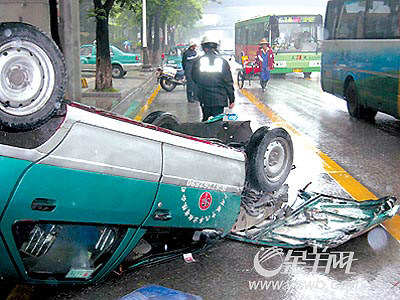 广州:今晨接连发生两宗车祸同一伙劫匪所为