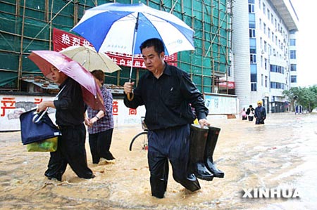 福建南平八县市被淹 建瓯市区水深3米