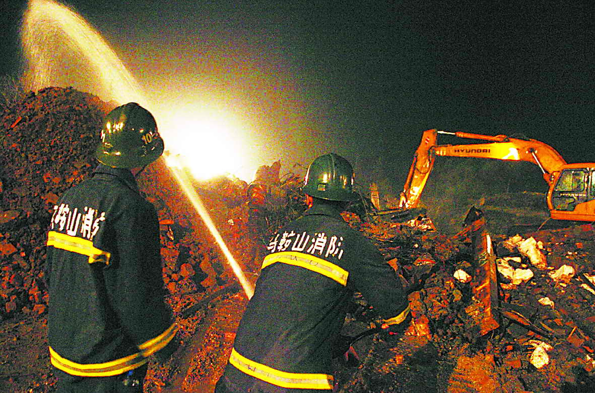 河南气化厂爆炸已致15人死亡 员工称爆炸时至少200人在岗_工作