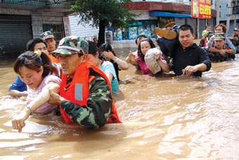 我国全面进入主汛期 南方局部地区严重洪涝