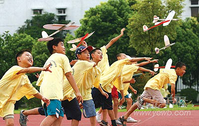 广州第二届青少年航空模型比赛