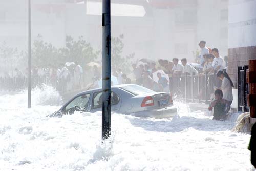 新化县城人口_...场暴雨袭击娄底新化县城.新化县立新小区,消防队借调冲锋舟(3)