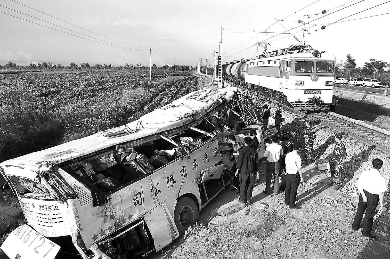 印度火车撞人致37人死亡 列车被焚烧司机遭暴打_国际新闻_环球网