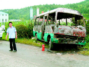 丹东中巴客车爆炸26人伤亡