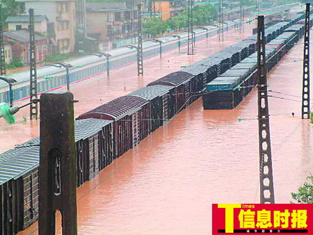 广东遭台风袭击33人死火车退票4.5万张(组图)