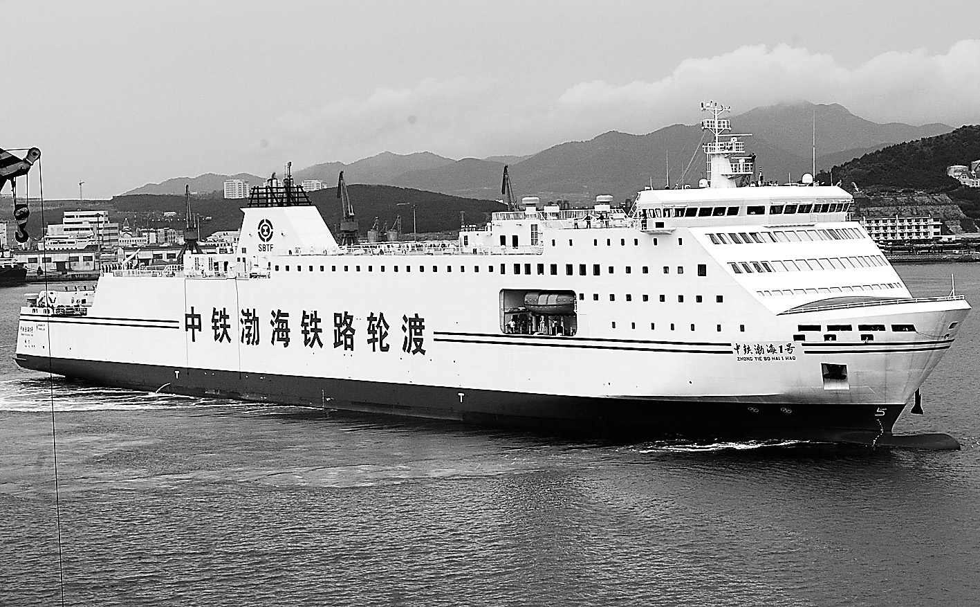 【携程攻略】渤海轮渡，渤海轮渡往返于烟台和大连之间，是客货混装船，条件非常好，对于自驾…