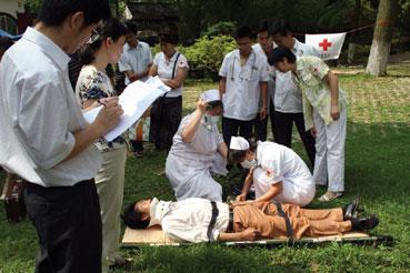 鼓楼区卫生局、红十字会联合进行防灾救护演习