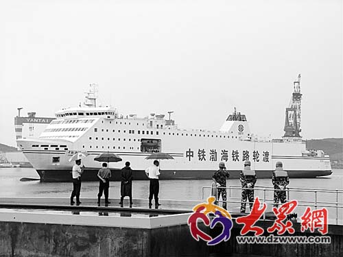 8月7日9时55分,烟大铁路轮渡第一艘万吨渡轮"中铁渤海1号"从大连起航