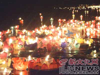 农历七月十五中元节南湖放河灯祭亲人