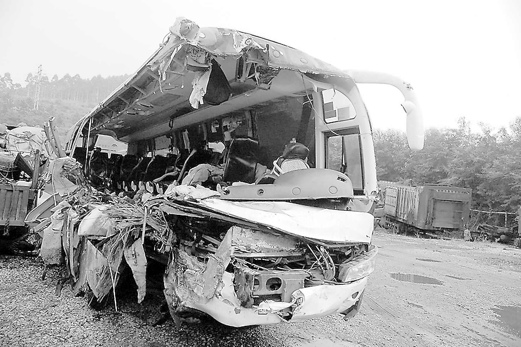 南北高速南宁往钦州发生特大事故 5人当场死亡|车祸|货车|事故_新浪新闻