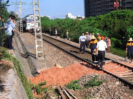 鹰厦铁路中断近两小时