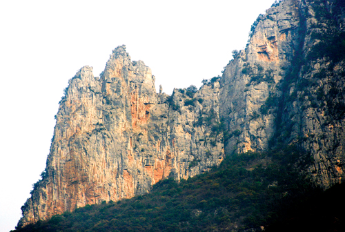 远眺巫山神女峰 (资料图片)