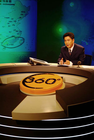 央视主持人水均益5日做客聊新闻直播节目360