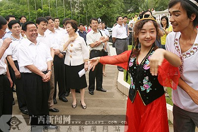 少数民族舞蹈班成广西高校新生入学新亮点