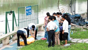 落水女童遗体昨日打捞上岸