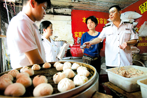 老总卖包子_鸿星尔克老总图片