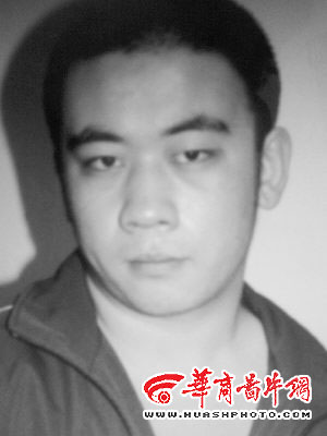 "铁血十三鹰"专门抢情侣(图)