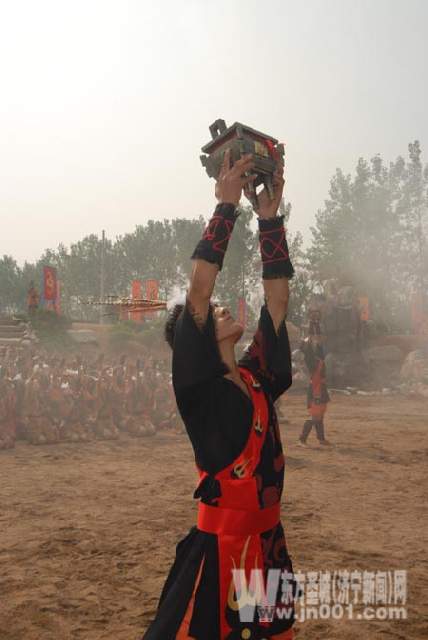 曲阜国际孔子文化节祭孔大典举行取圣水仪式