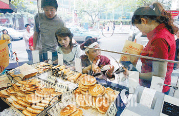 烧饼店里的四个矮人兄弟(图)