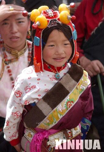 康巴藏民的节日盛装[组图]_新闻中心_新浪网