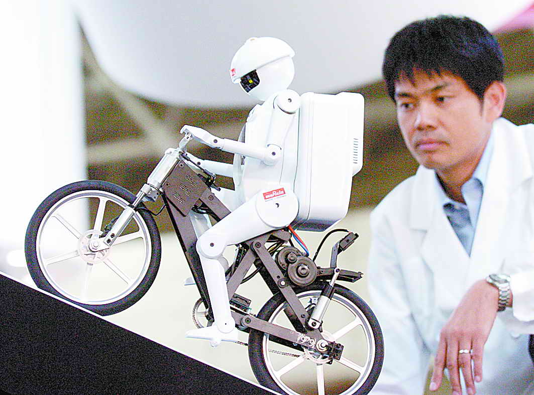 日本机器人会骑车(图)