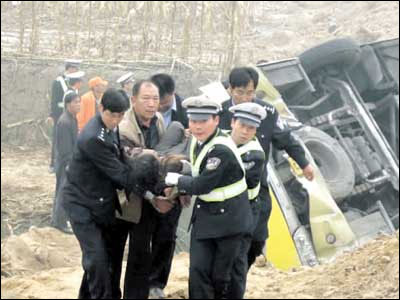 浙江游客在山西遇车祸3人死亡10余人重伤图