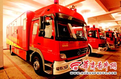 重庆进口价值700万能测DNA奔驰消防车(图)