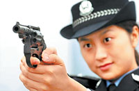 长沙巡警配备92式警用手枪