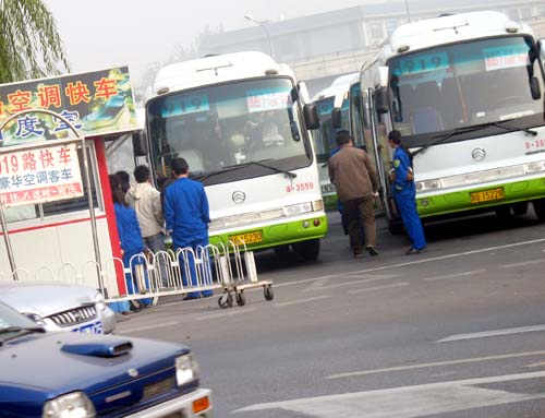 巴士旅游车假扮919路专宰长城游客