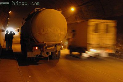 福州金鸡山隧道大堵车