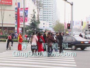 南京市有多少人口_南京将建长江五桥控制人口,不做 千万级 城市(2)