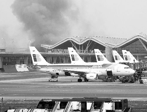 马德里机场遭炸弹袭击(图)