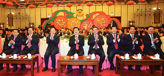 胡锦涛出席全国政协举行的新年茶话会并