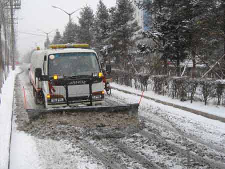 哈尔滨大雪导致地面及民航交通受阻