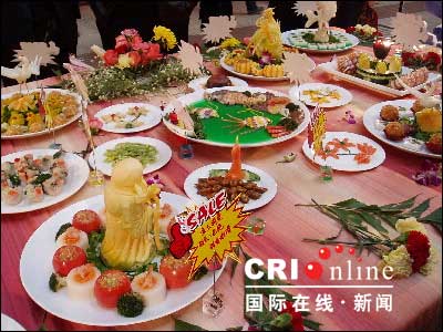 天津:特色年夜饭展示 吸引消费者(图)