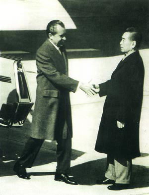 说旧闻：尼克松与周恩来第一次握手