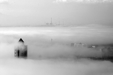 大雾笼罩青岛 犹如"海市蜃楼"