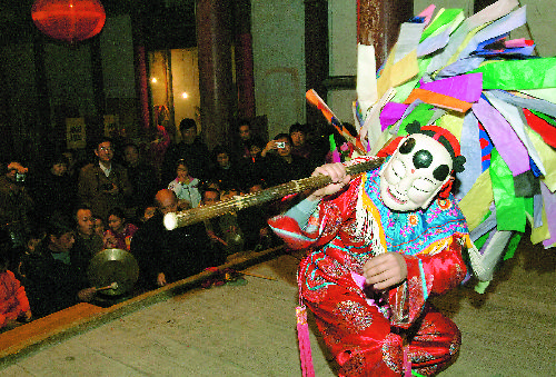 他们已经与一些旅游公司签订协议,当有人来此地旅游时,他们将组织傩戏