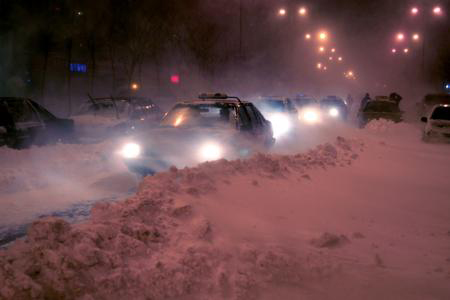 暴风雪突袭东北华北辽宁高速公路基本瘫痪